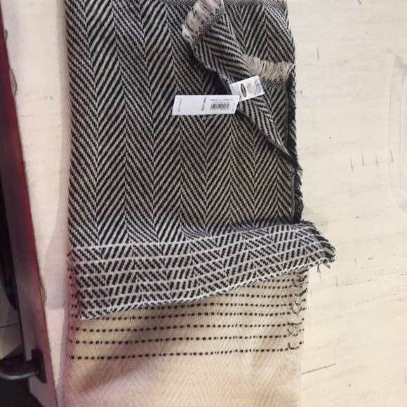 Old Navy Accessories - Old navy scarf